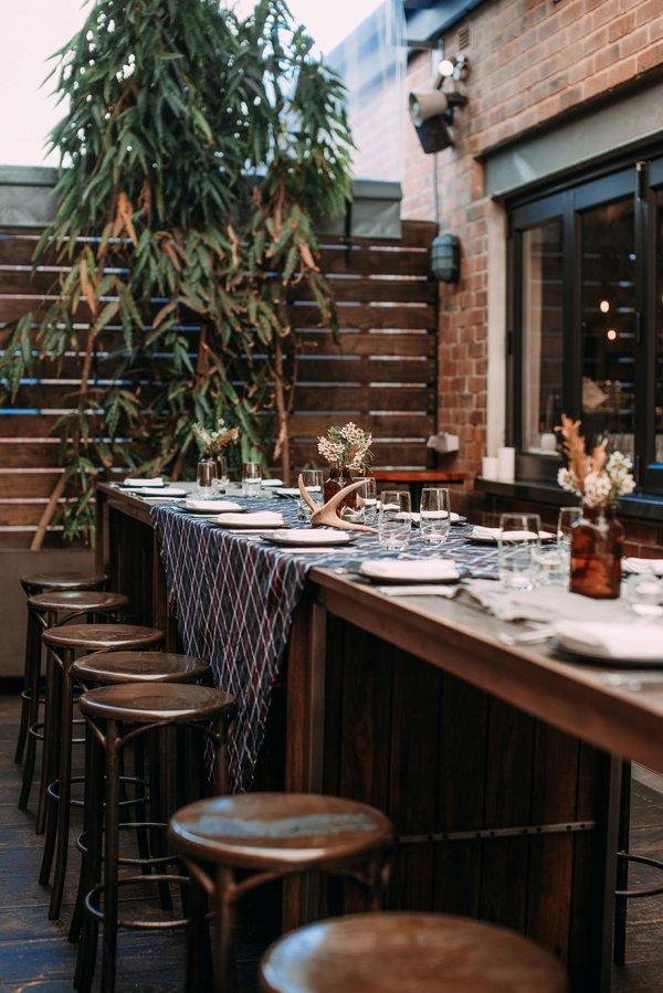 Chaise restaurant traditionnelle en bois : alliez confort et style